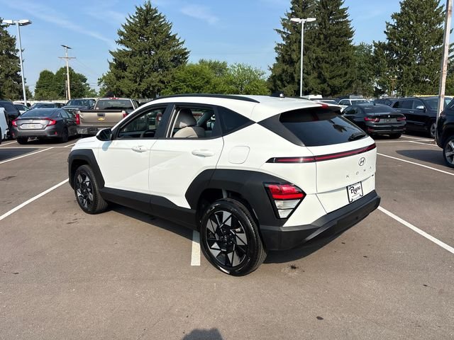 Used 2024 White Hyundai SEL image 4