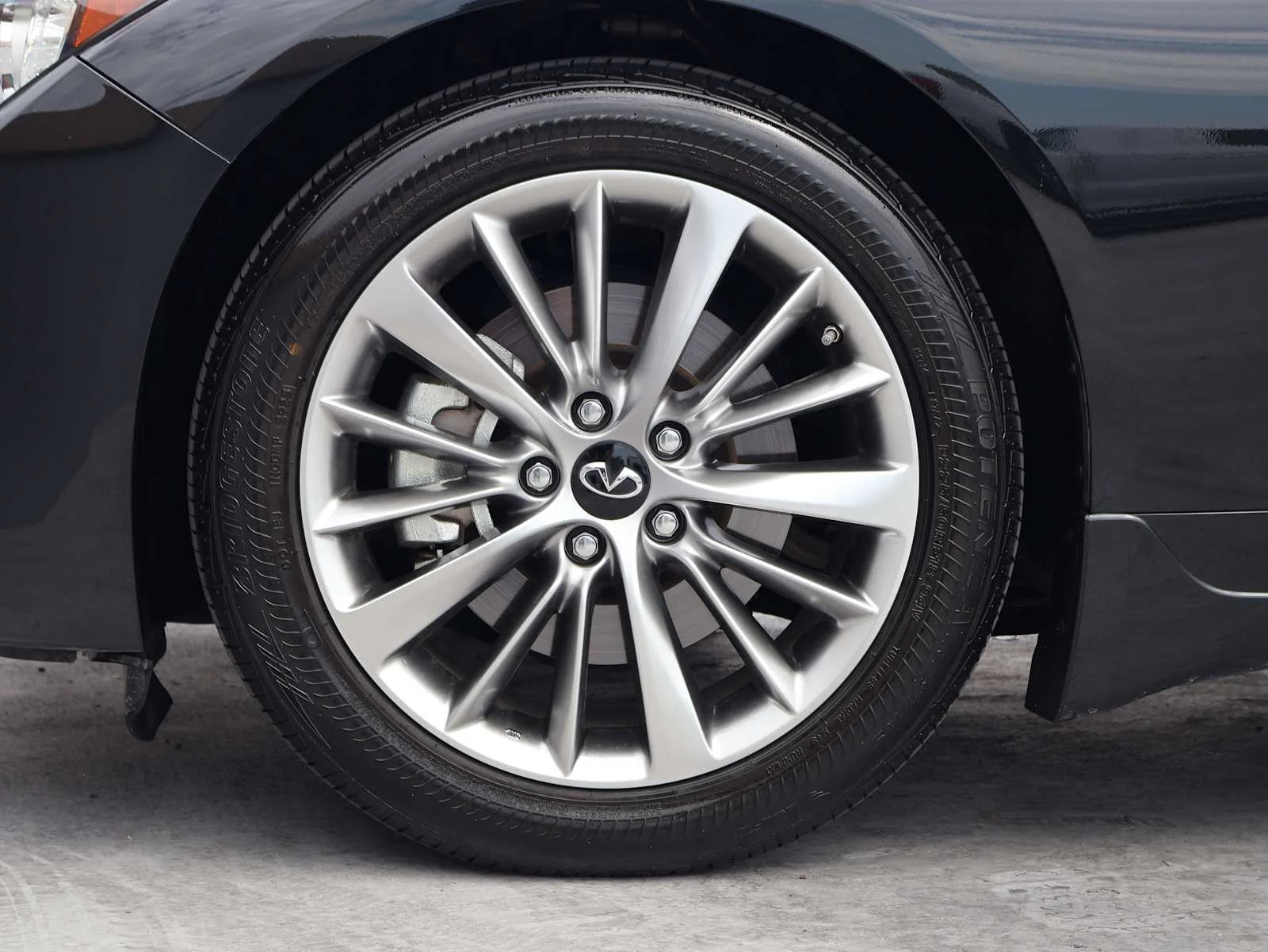 Certified Used 2023 Midnight Black INFINITI LUXE image 11