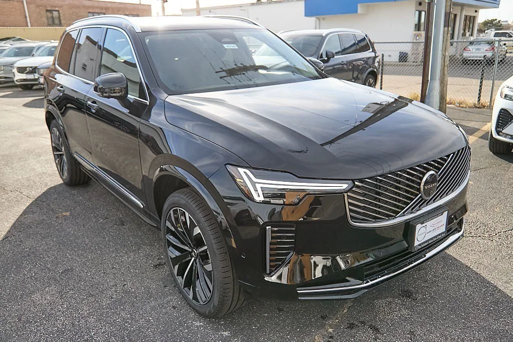 New 2026 Onyx Black Volvo Plus image 4