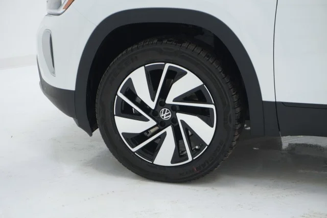 New 2026 Opal White Pearl Volkswagen 2.0T SE W/TECHNOLOGY image 13