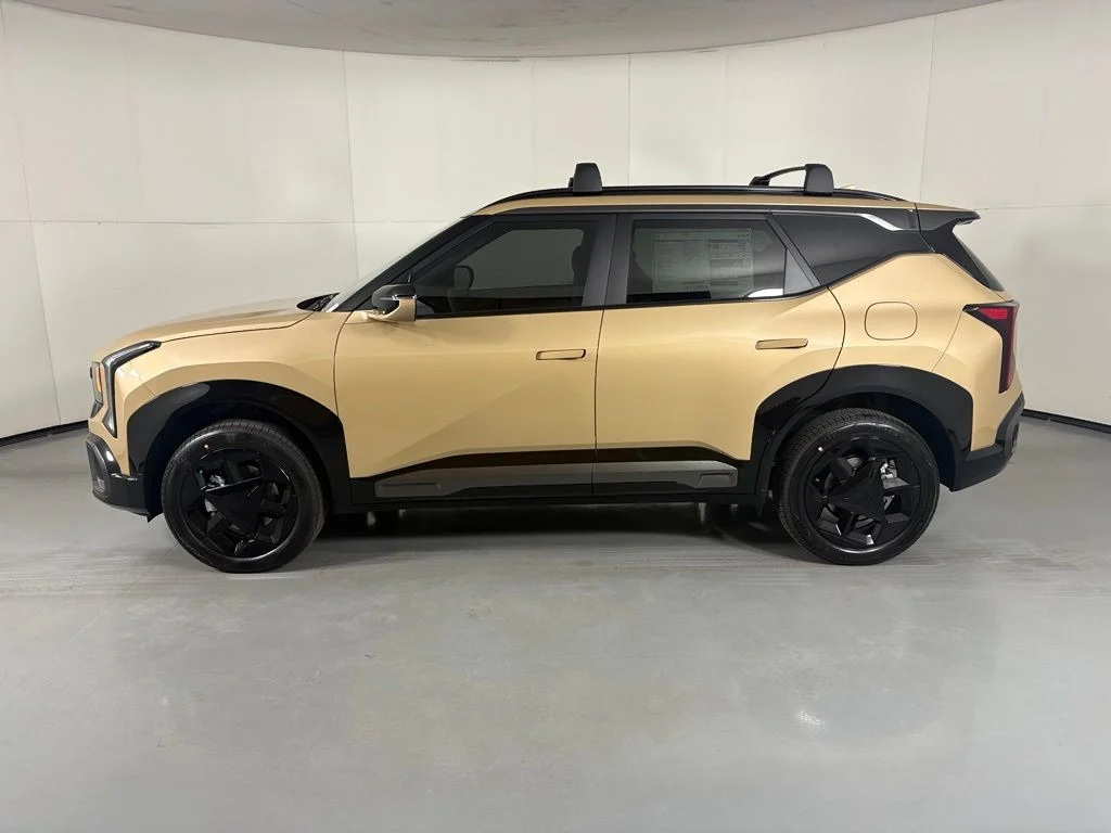 New 2027 Brown Kia X-Line S image 5