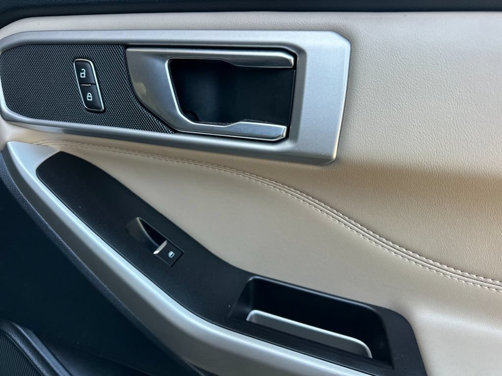 Used 2022 Agate Blackmetallic Ford XLT image 21