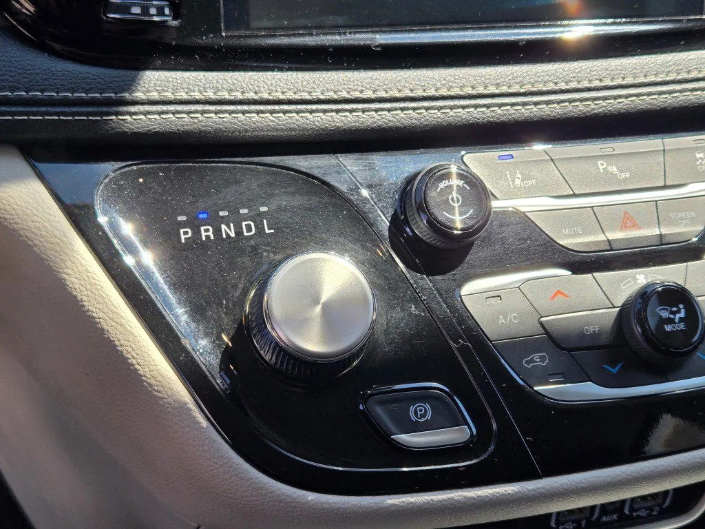Used 2024 Fathom Blue Pearl Chrysler Hybrid Select image 27