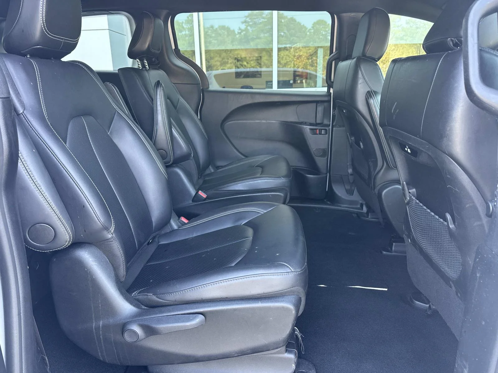 Used 2024 White Chrysler Hybrid S Appearance Pkg FWD image 10