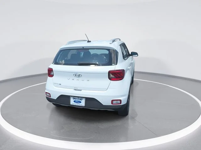 Used 2025 White Hyundai SEL image 7