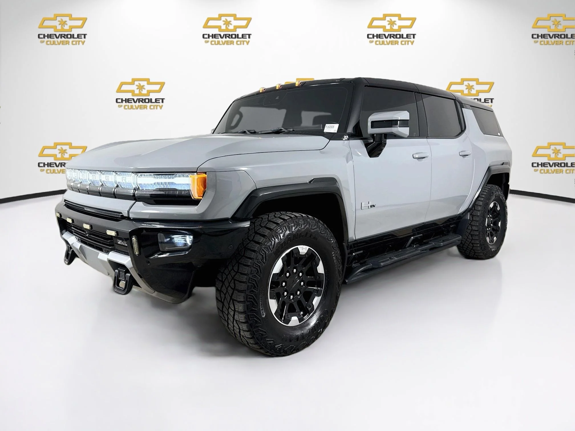 Used 2024 Meteorite Metallic (Grey) GMC 2X image 3