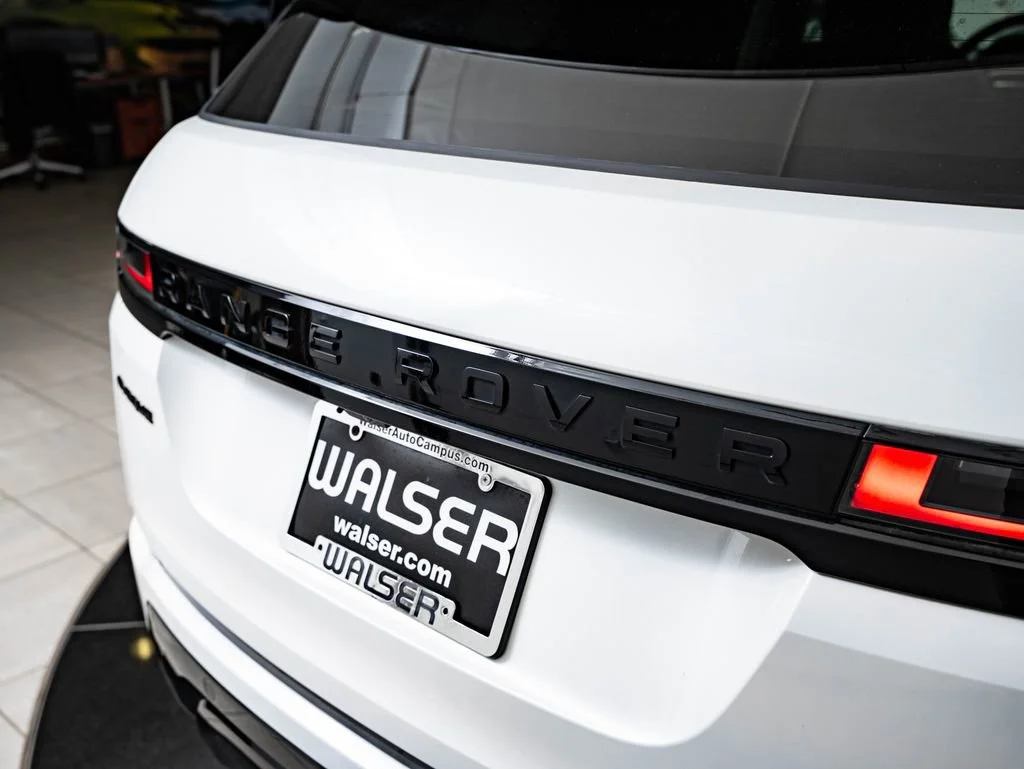 Used 2025 Ostuni Pearl White Metallic Land Rover Dynamic image 18
