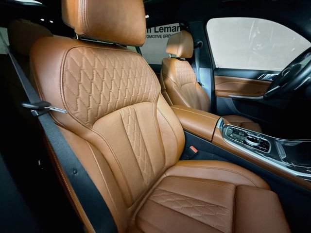 Used 2024 Black Sapphire Metallic BMW M60i image 31