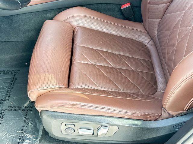 Used 2024 White BMW sDrive40i image 19