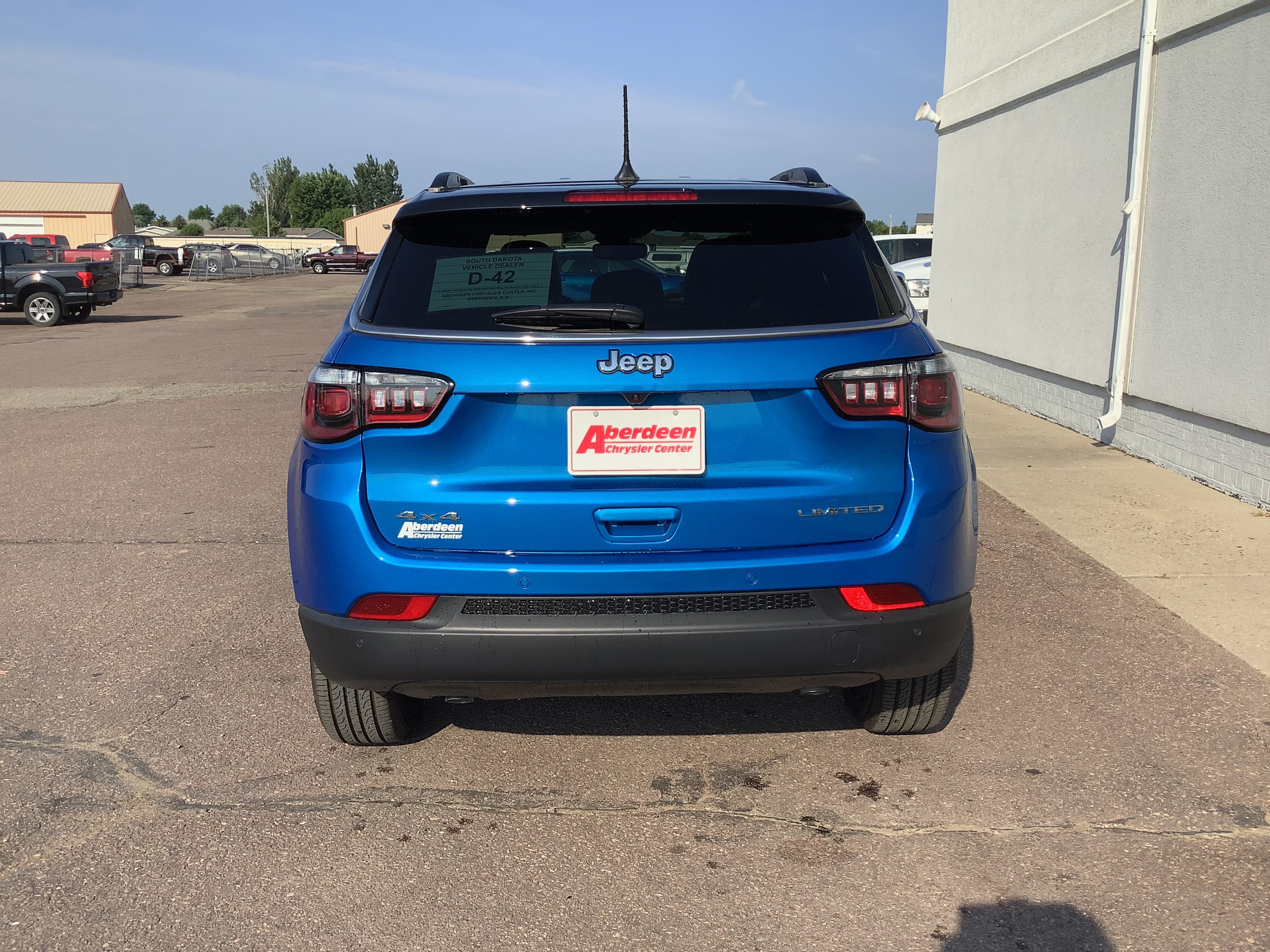 New 2026 Hydro Blue Pearl-Coat Exterior Paint Jeep Limited image 6