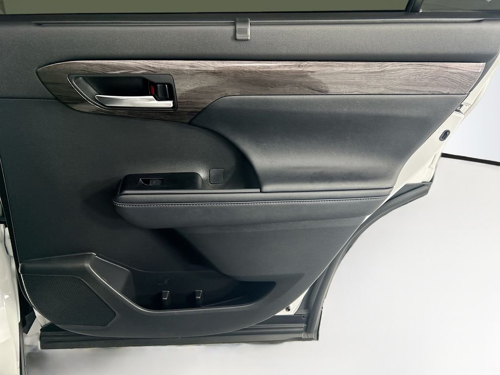 Used 2023 Pearl Toyota Platinum image 25