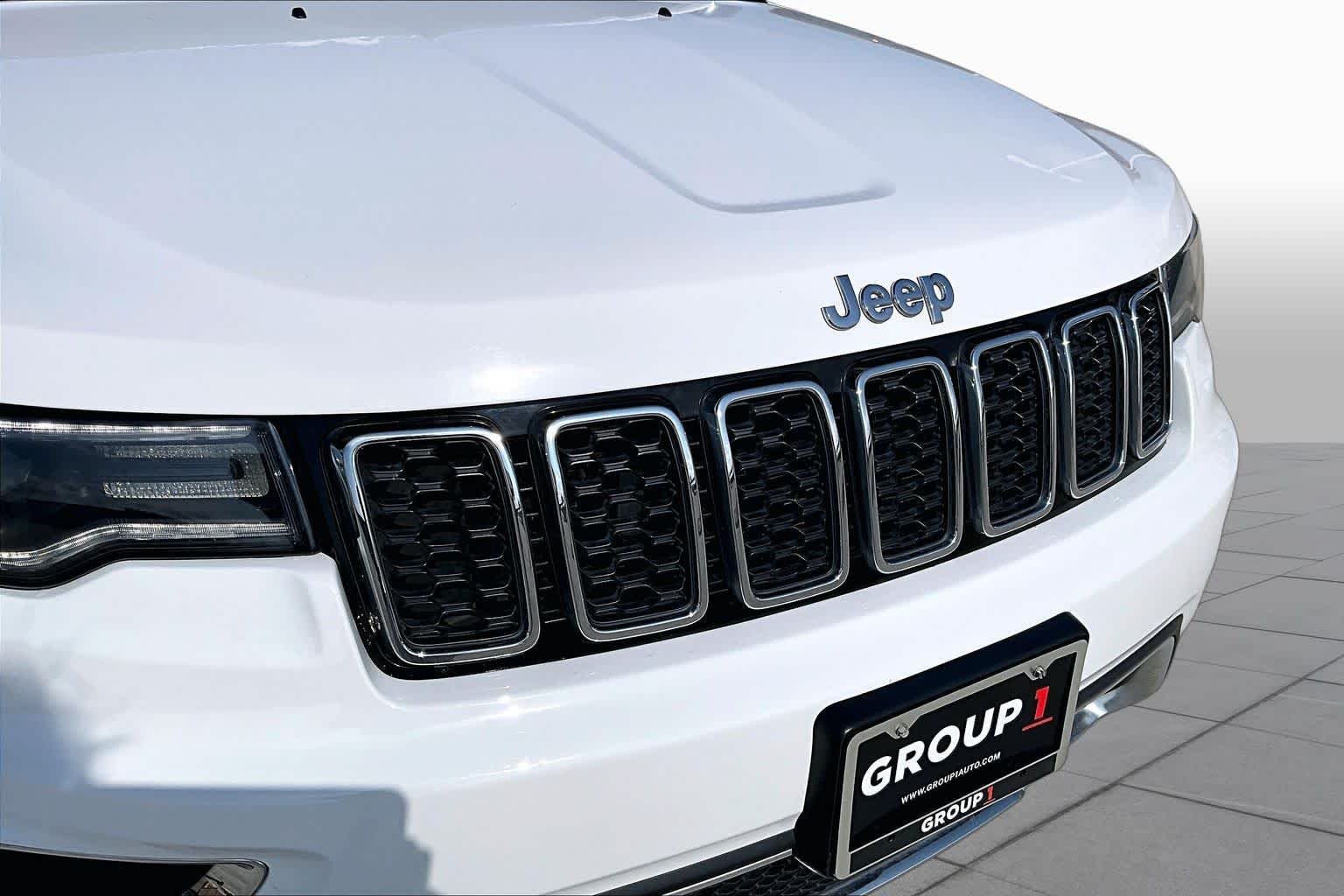 Used 2018 Bright White Clear Coat Jeep Limited image 28