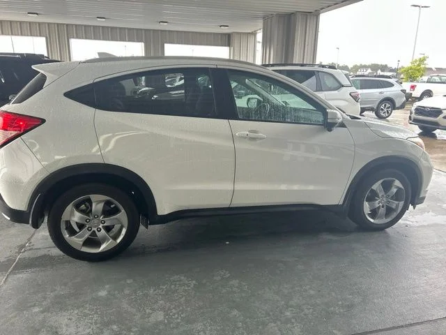 Used 2017 White Honda EX-L image 3