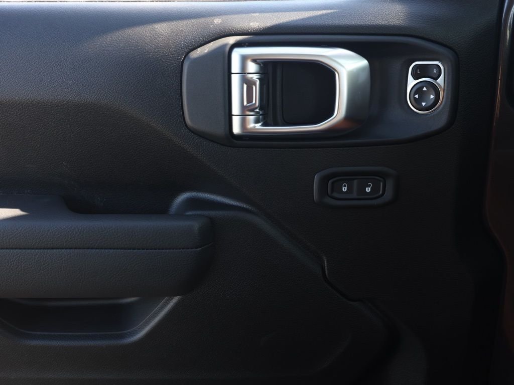 New 2026 Granite Crystal Metallic Clear-Coat Exterior Paint Jeep Sport S image 22