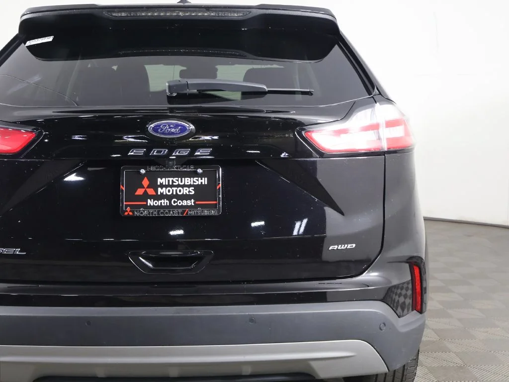 Used 2023 Black Ford SEL image 14