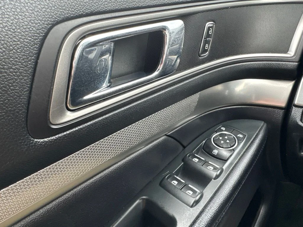 Used 2018 Red Ford XLT image 26