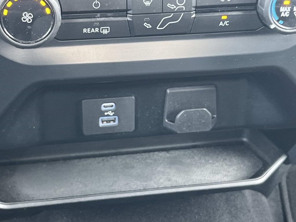 Used 2023 Blue Ford XLT image 31