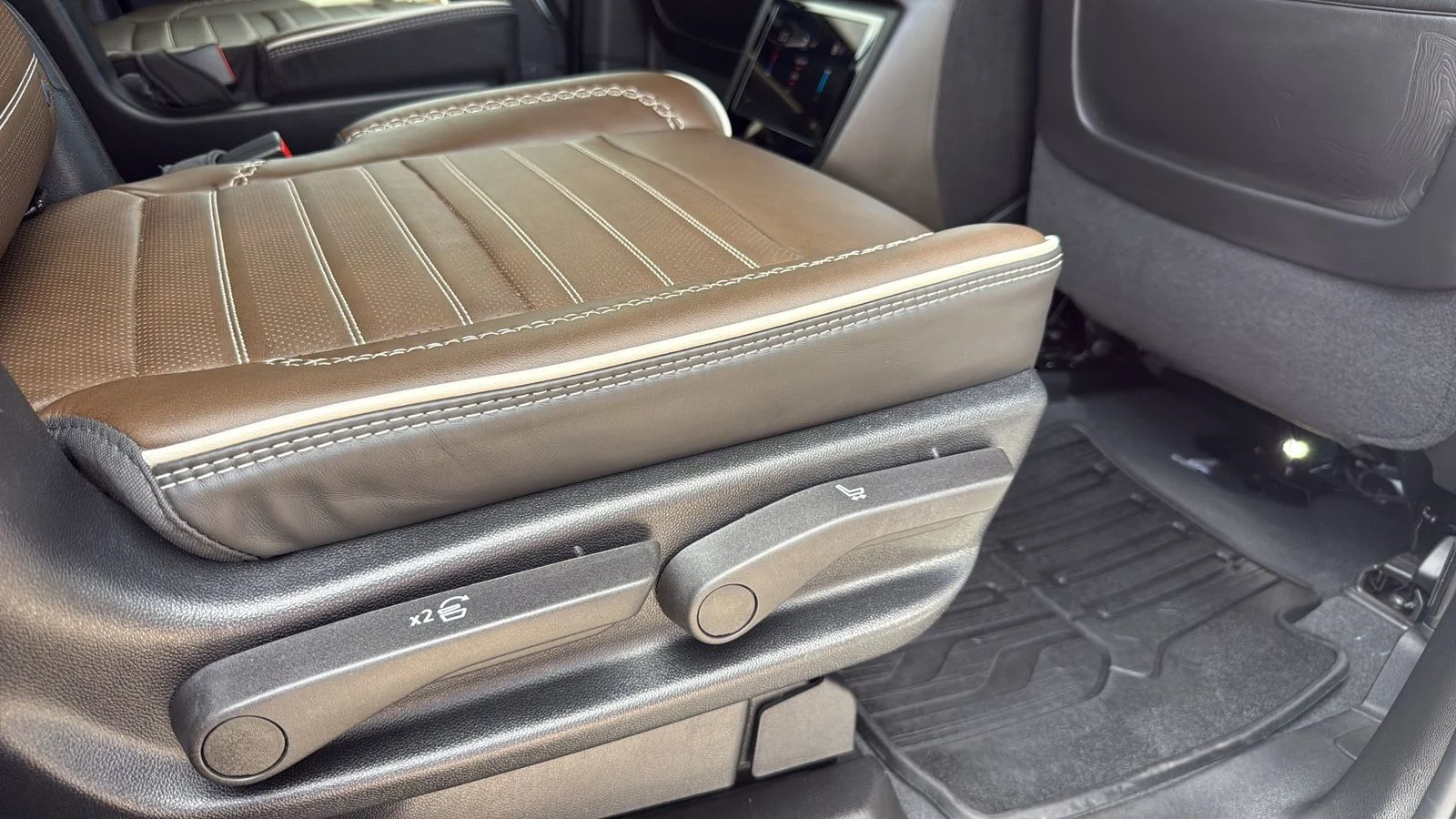 Certified Used 2025 White GMC Denali Ultimate image 27