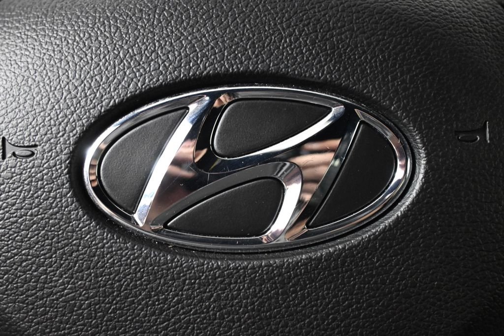Used 2021 White Hyundai Calligraphy image 37