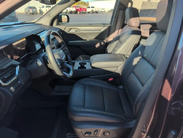 Used 2025 Crystal Metallic GMC Elevation image 11