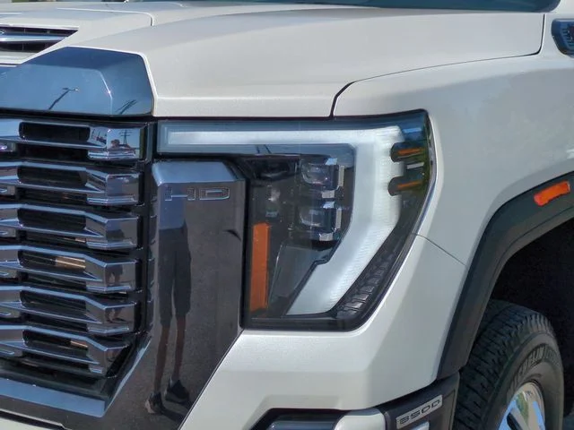Used 2024 White GMC Denali Ultimate image 9
