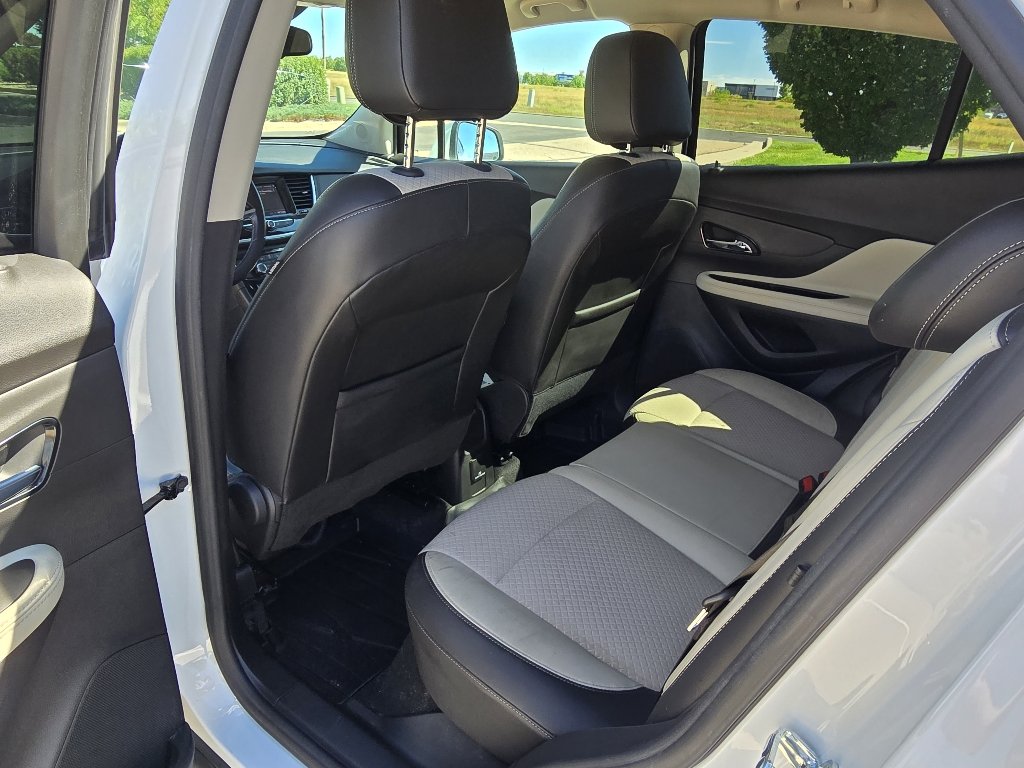 Used 2022 Summit White Buick Preferred image 14