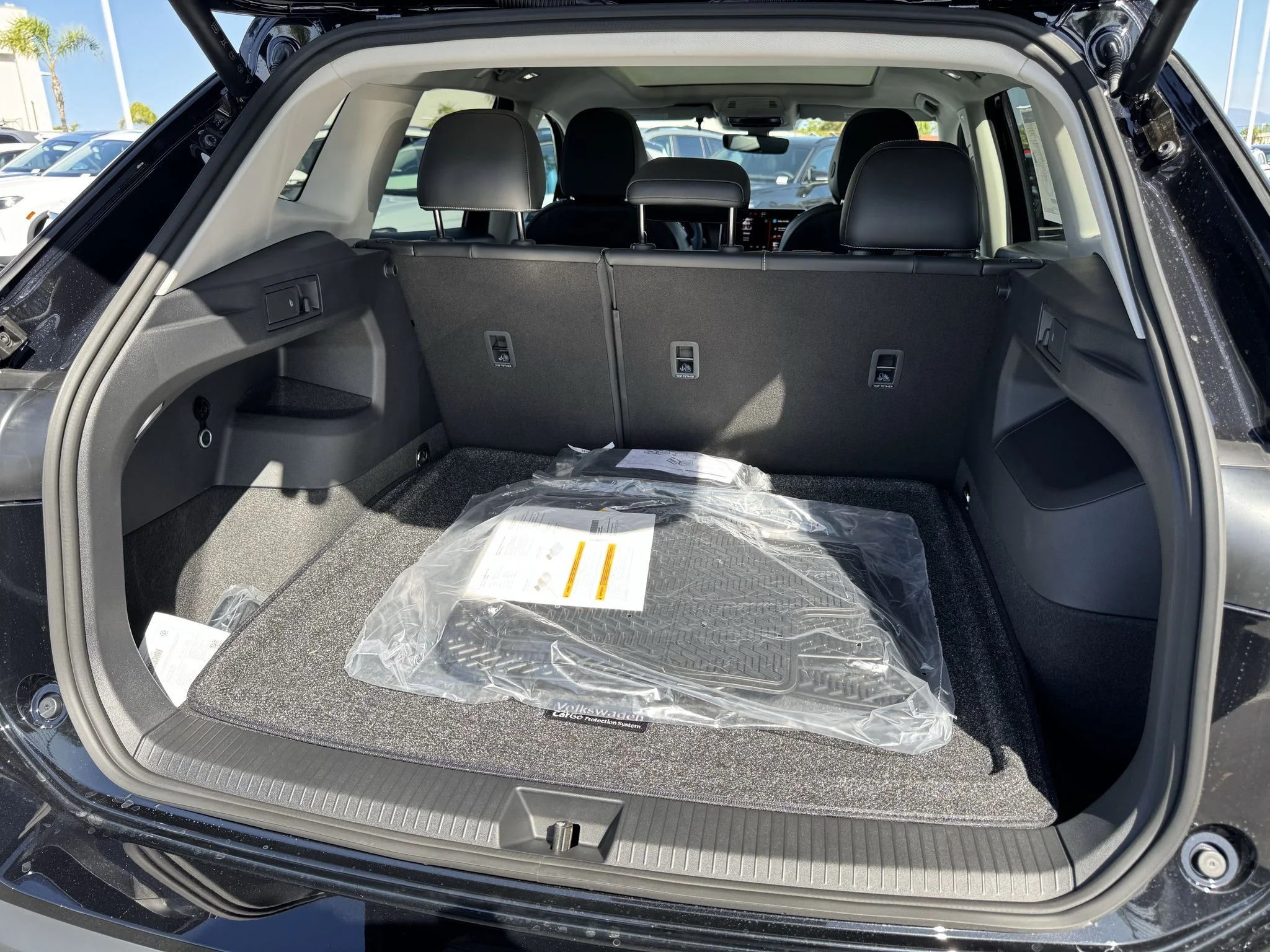 New 2026 Deep Black Pearl Volkswagen SE image 33