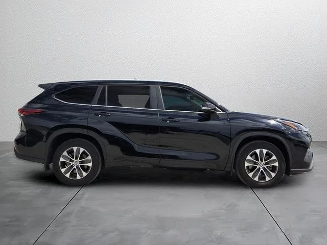 Used 2024 Black Toyota XLE image 5