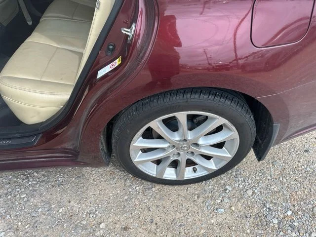 Used 2013  Toyota Limited image 27