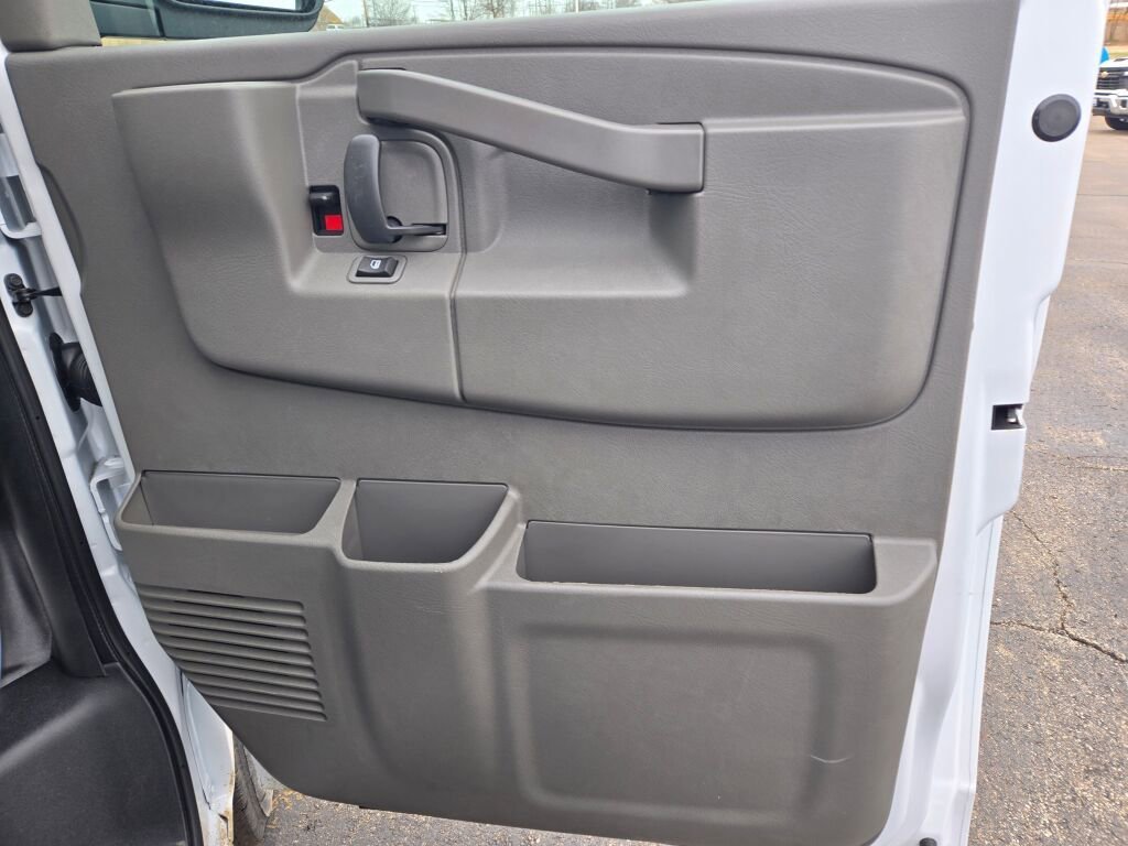 2026 Chevrolet Express Cargo Work Van - Photo 6