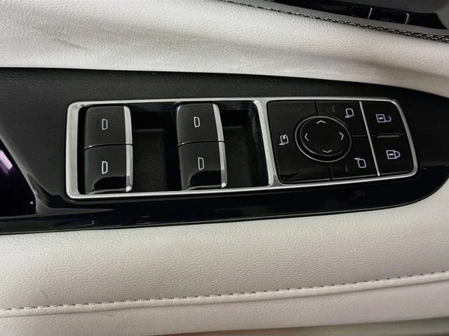 2027 Cadillac OPTIQ Luxury - Photo 11