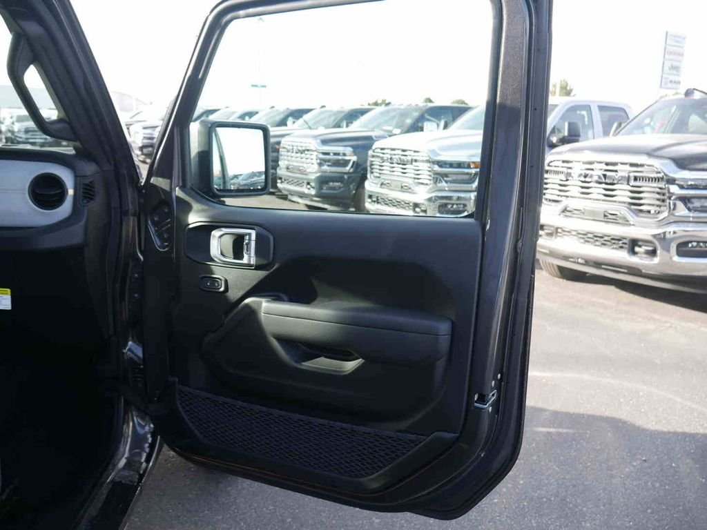 New 2026 Granite Crystal Metallic Clearcoat Jeep Sport S image 26