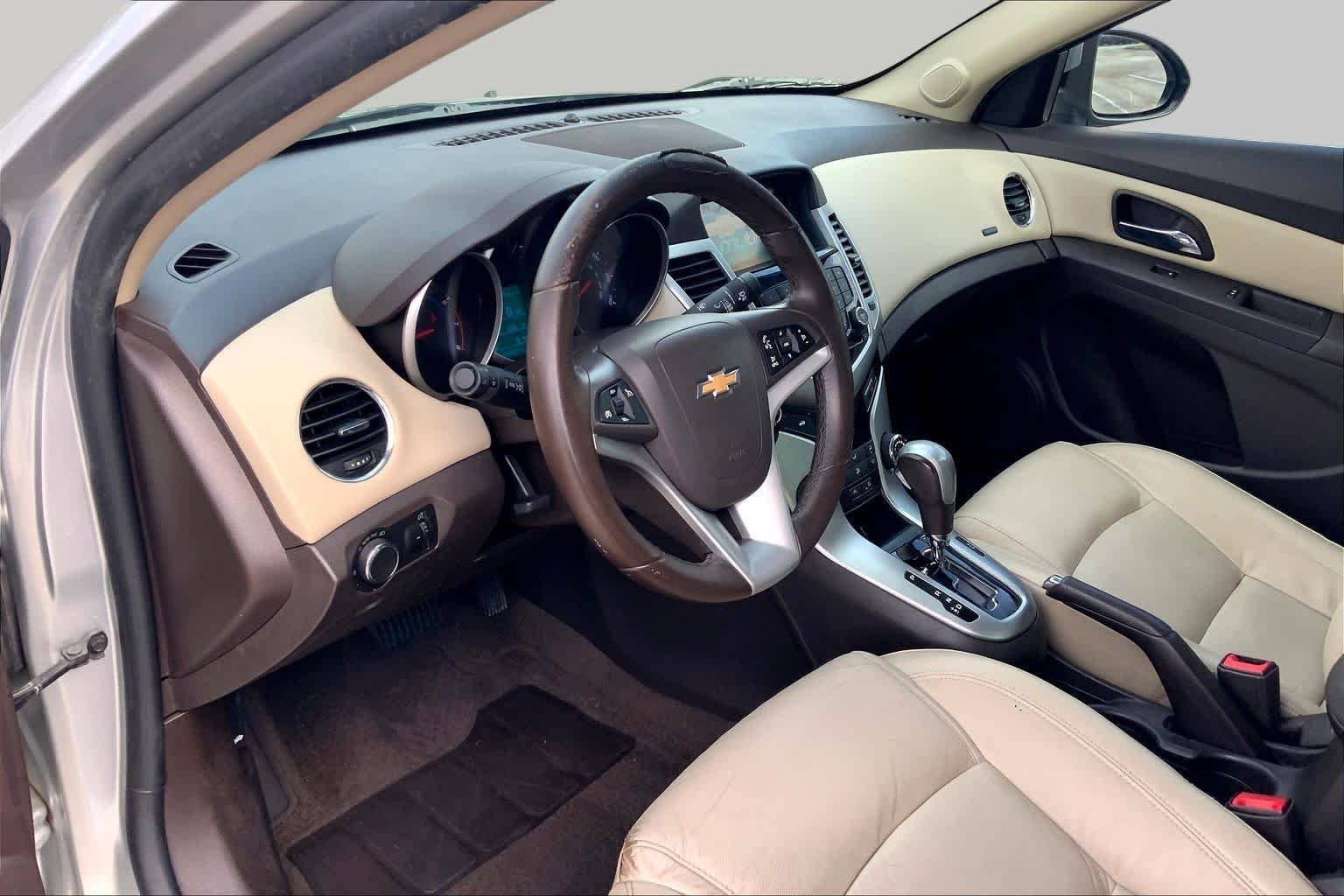 Used 2016 Silver Ice Metallic Chevrolet LT image 16
