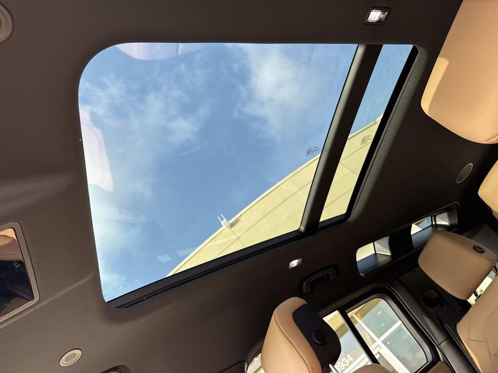 New 2026 Woolstone Green Land Rover X-Dynamic SE image 11