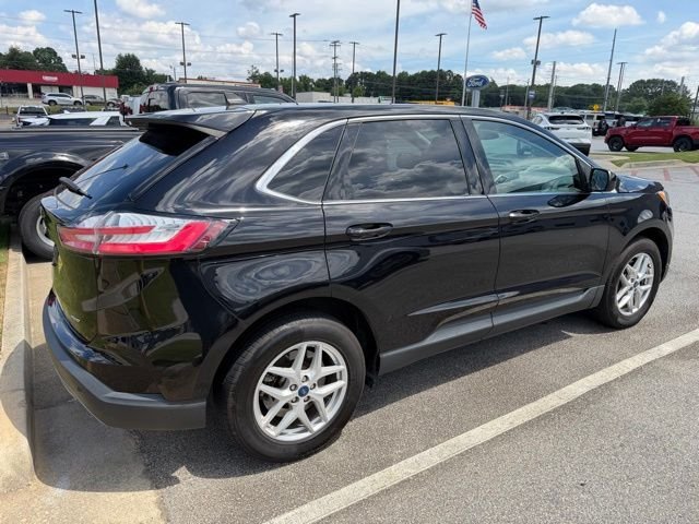 Used 2022 Black Ford SEL image 4