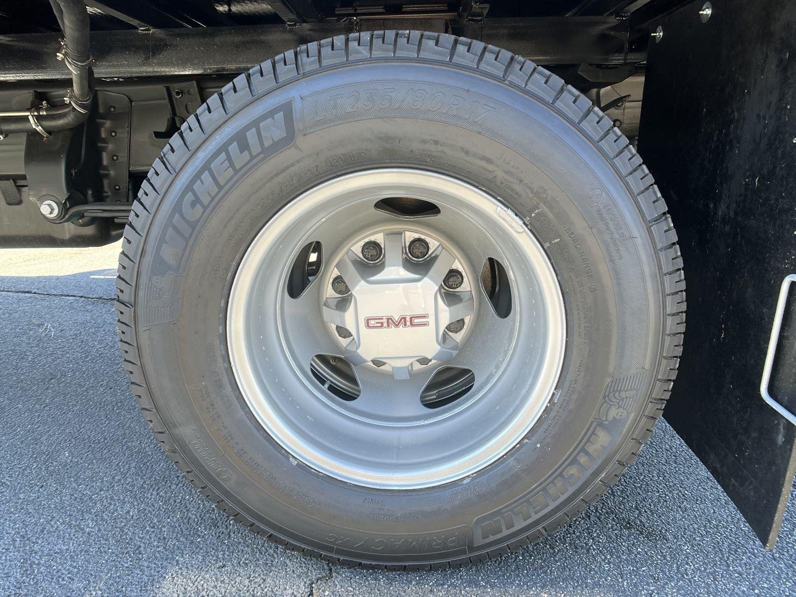 New 2025 Summit White GMC Pro image 16
