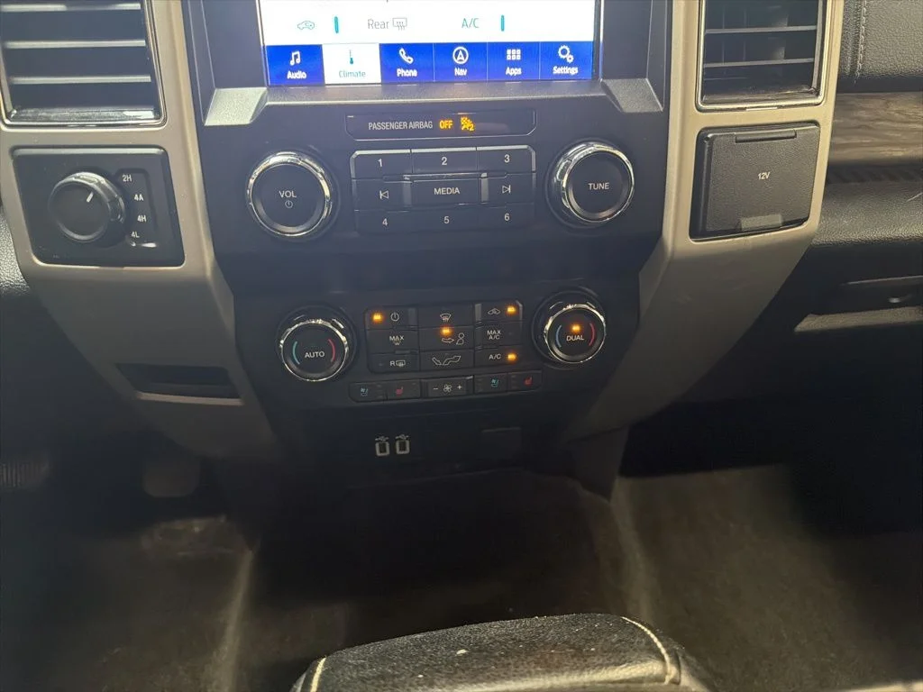 Used 2020 White Ford Lariat image 19