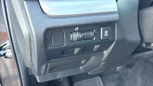 Used 2017 Black Subaru 2.5i Premium image 11