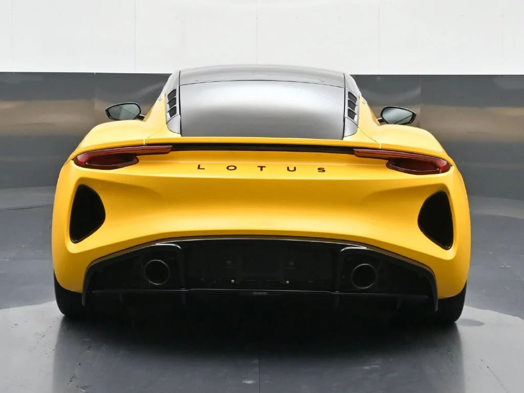 Used 2024  Lotus V6 image 7