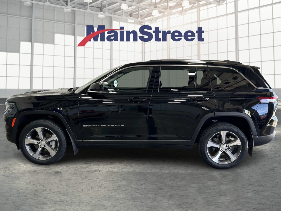 Used 2023 Jeep Grand Cherokee Limited with VIN 1C4RJHBG9PC560427 for sale in Kansas City