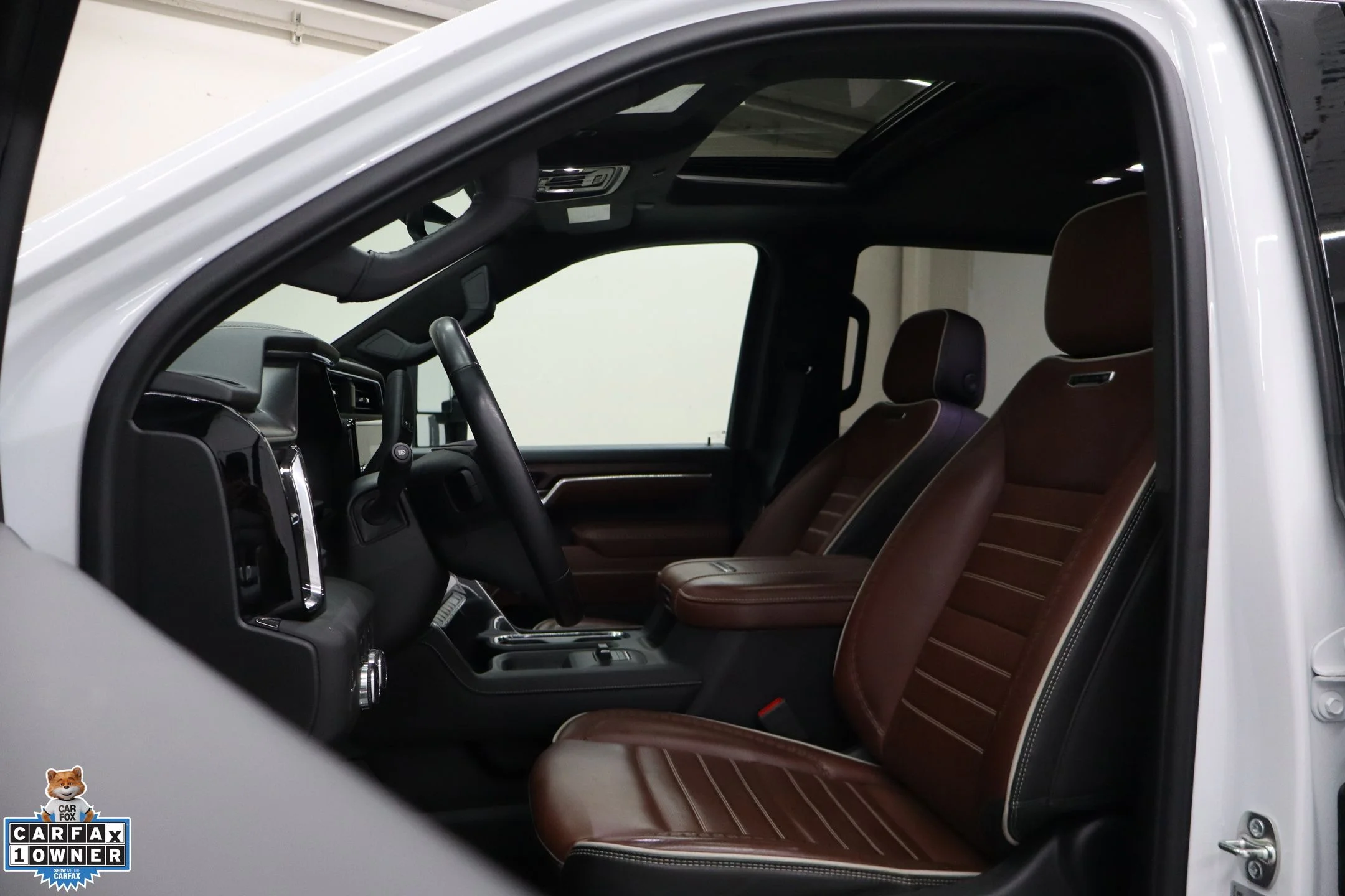 Used 2025 White GMC Denali Ultimate image 11