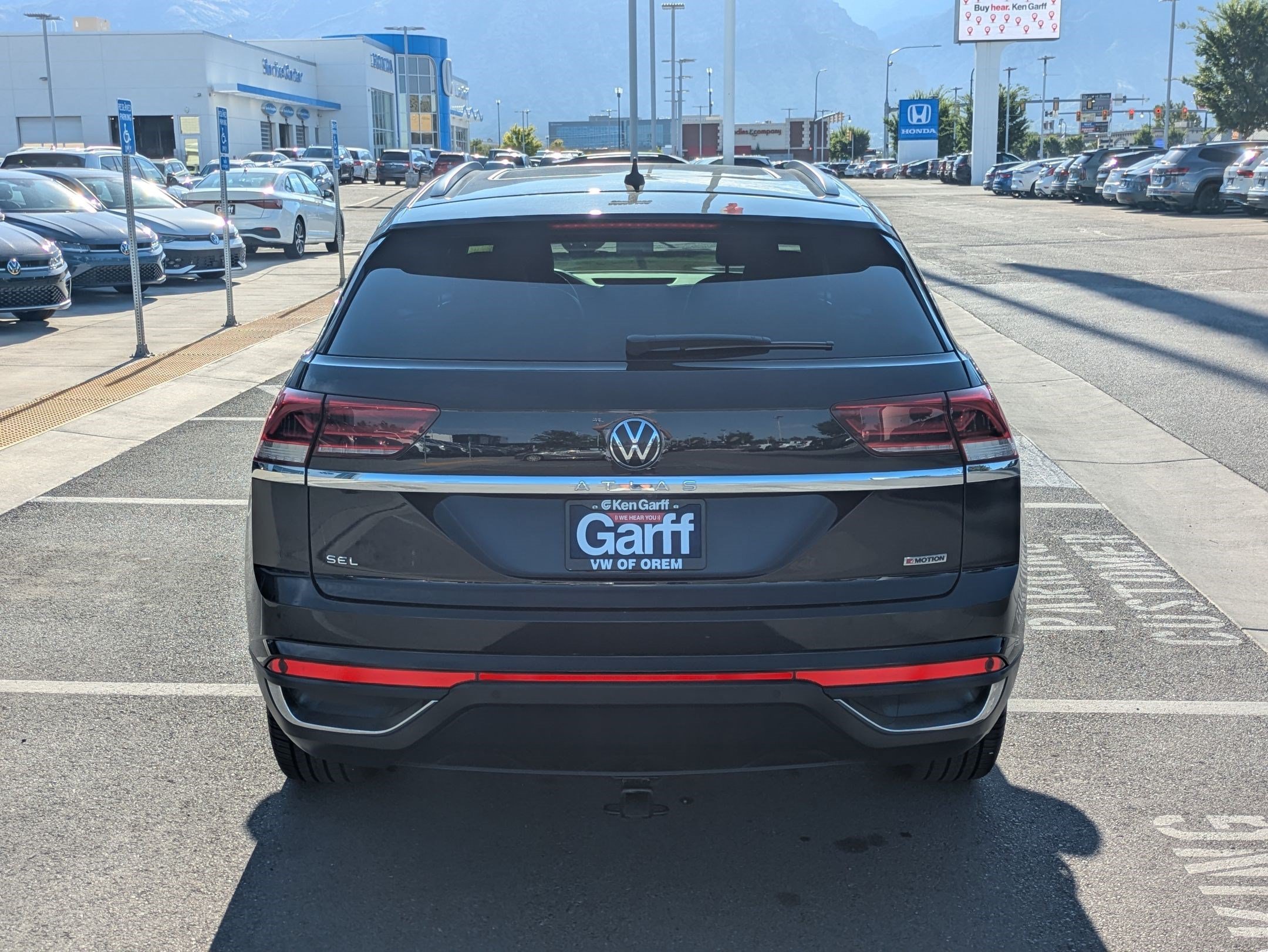 Used 2020 Deep Black Volkswagen 2.0T SEL image 4
