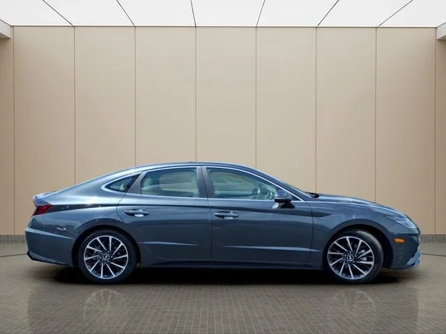 Used 2022 Gray Hyundai Limited image 5