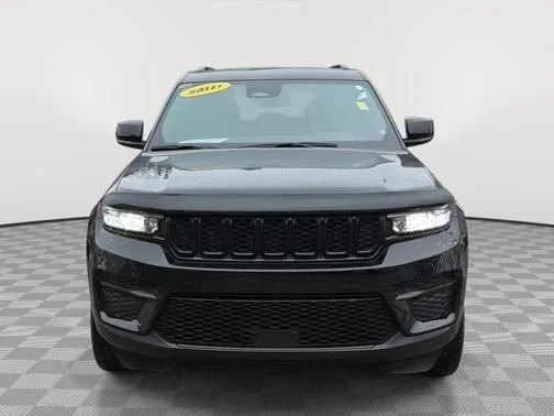 Used 2023 Black Jeep Altitude X image 8