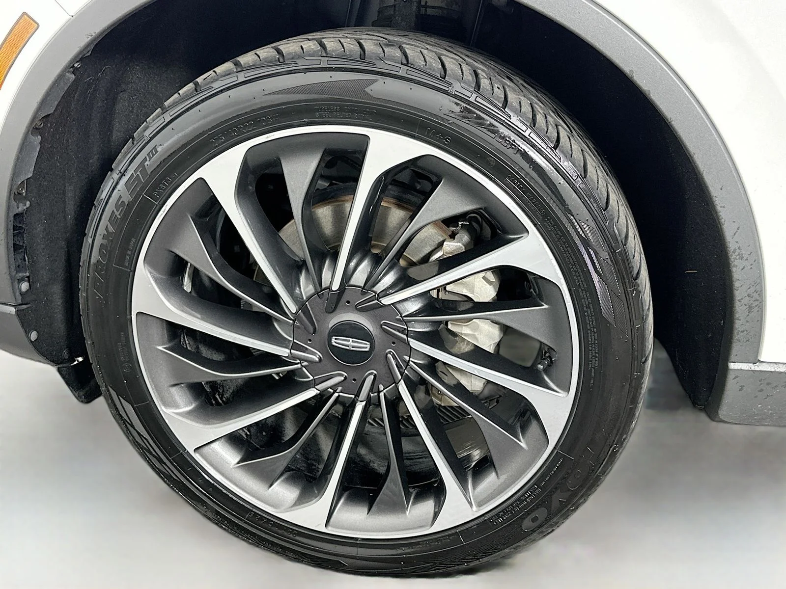Used 2021 White Lincoln Reserve image 36