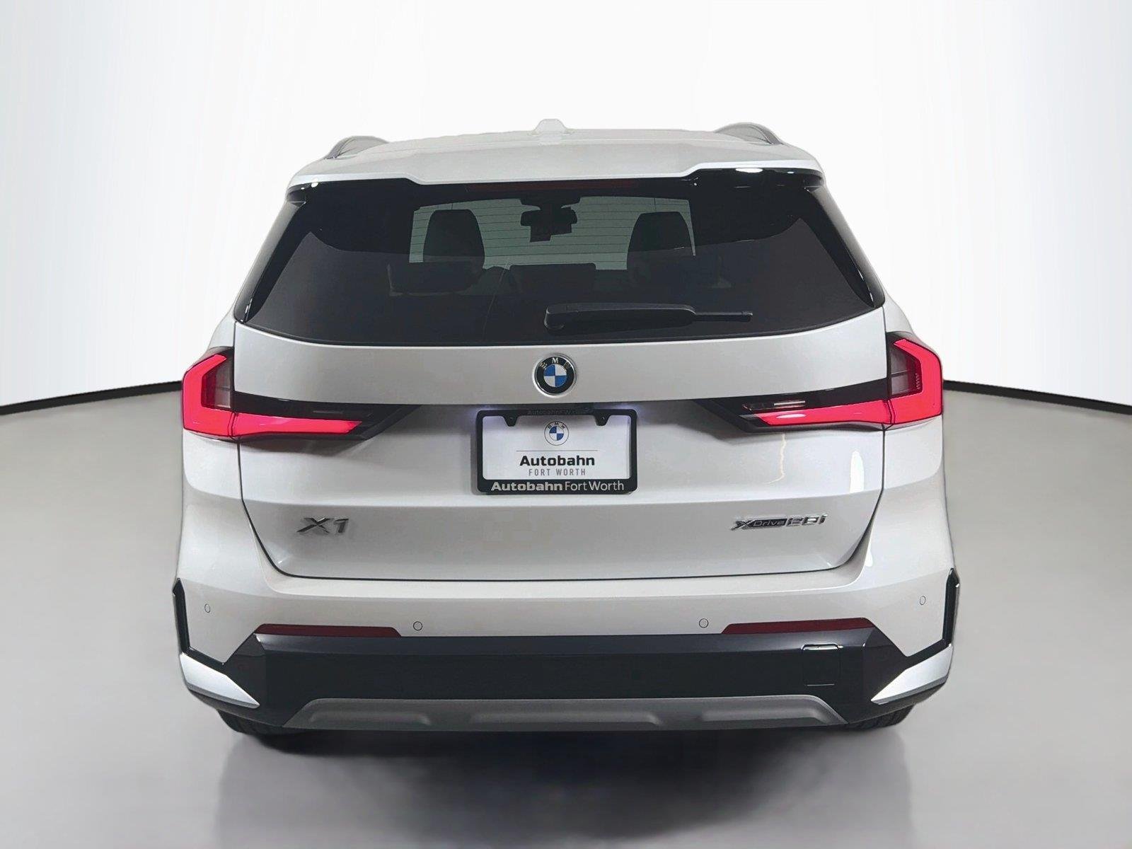 New 2026 Mineral White Metallic BMW xDrive28i image 6