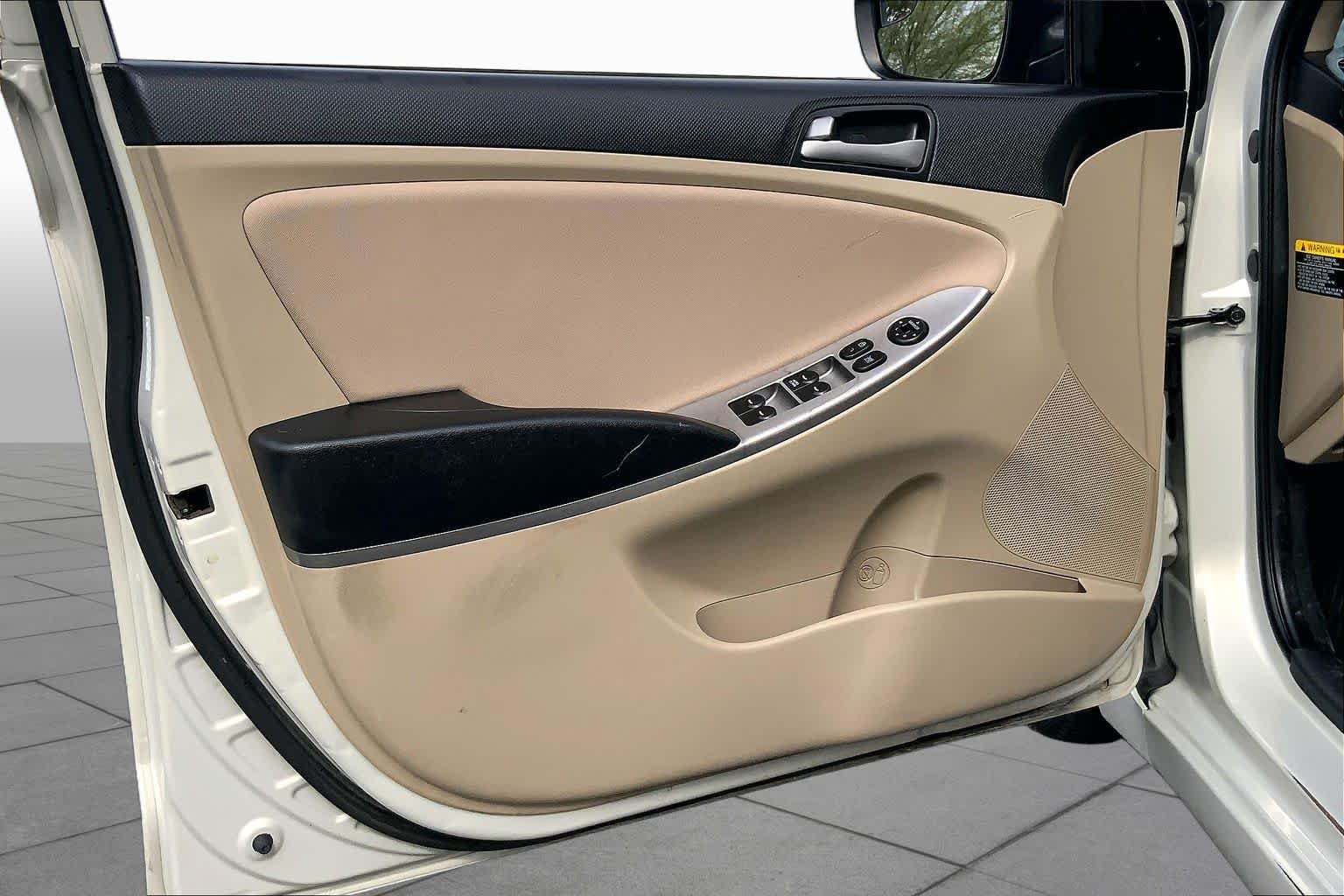 Used 2016 Misty Beige Metallic Hyundai SE image 19