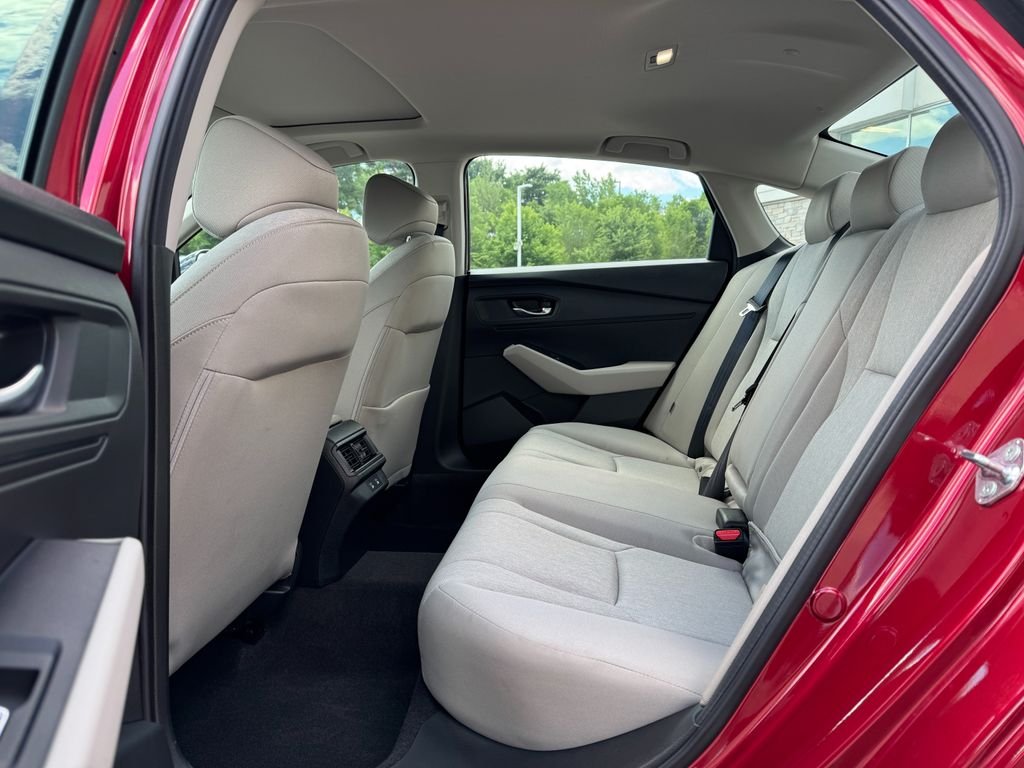 2025 Honda Accord SE - Photo 13