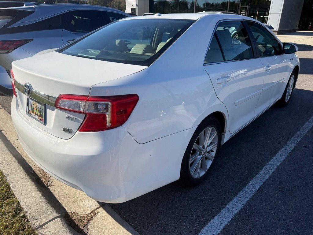 Used 2013 Super White Toyota XLE image 24
