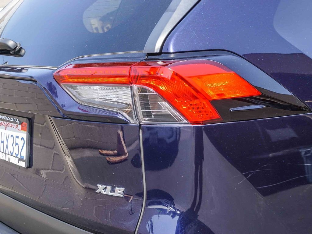 Used 2023  Toyota XLE Premium image 7